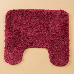 Burgundy bathroom mat under the toilet