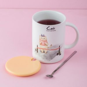 Apricot-ecru mug with lid