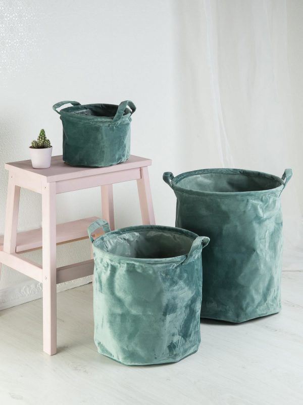 Green velvet basket with handles