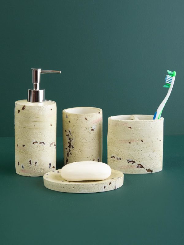 Light Green Toiletries