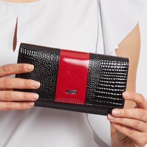 Red-black lacquered wallet