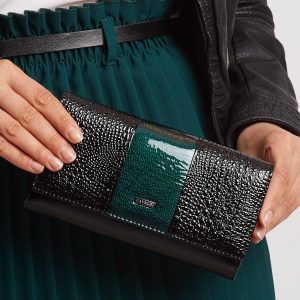 Green and black lacquered wallet