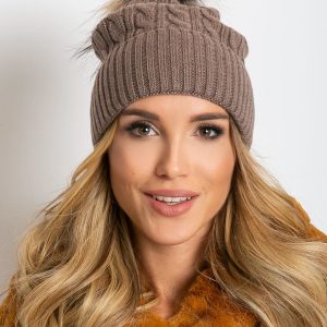 Dark beige hat with ribbing and fur pompom