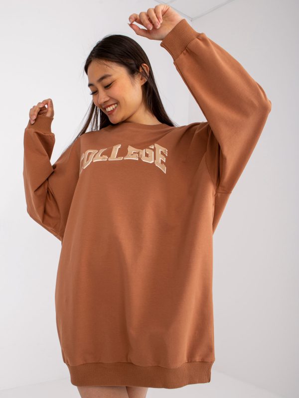 Light brown long sweatshirt with the inscription Jessica