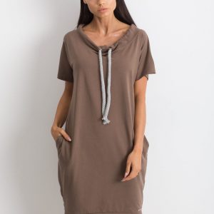 Brown dress Distinctiveness