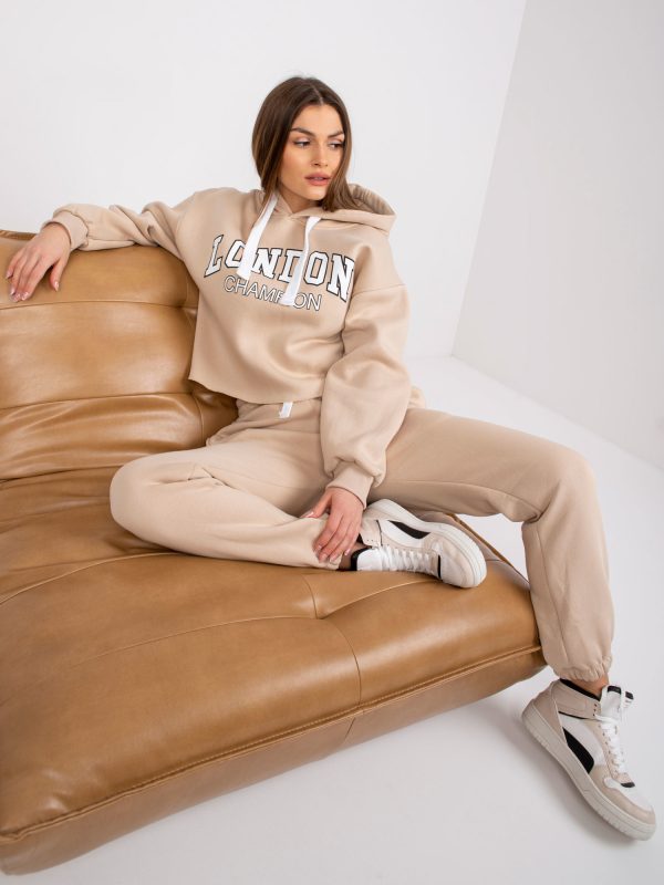 Beige sweatsuit set with Laraina inscription