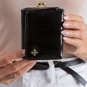 Black lacquered wallet with animal motif