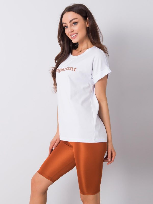 White t-shirt with the inscription Saniyah