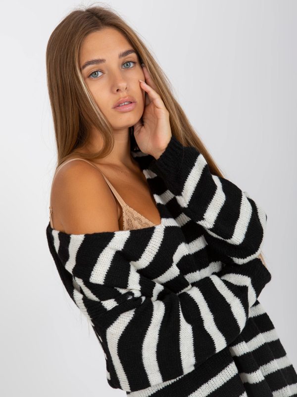 Wholesale White and black oversized V-neck sweater OCH BELLA