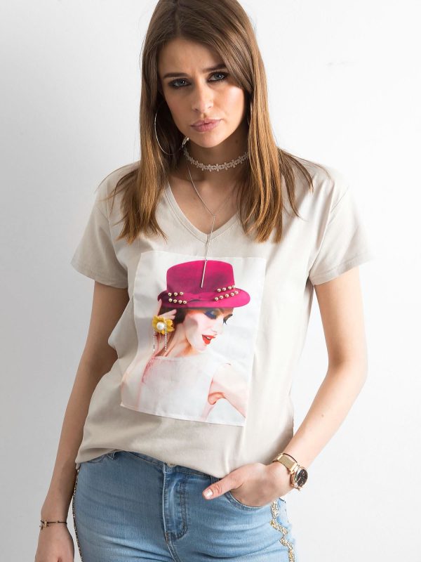 Wholesale Women's beige T-shirt with applique