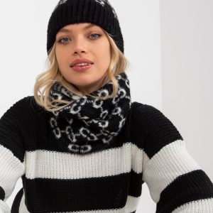 Wholesale Black and white women's winter hat with pompom