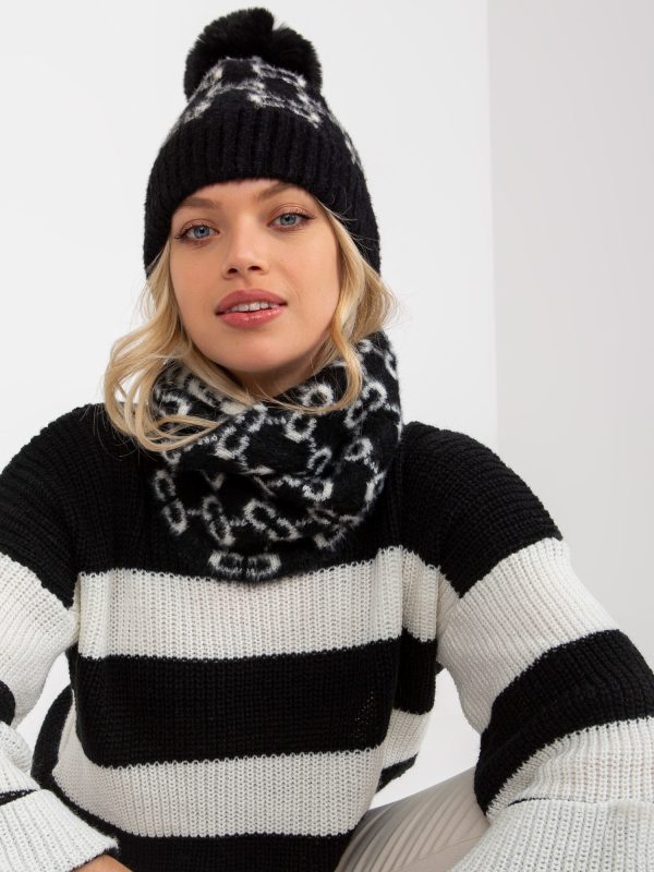 Wholesale Black and white women's winter hat with pompom