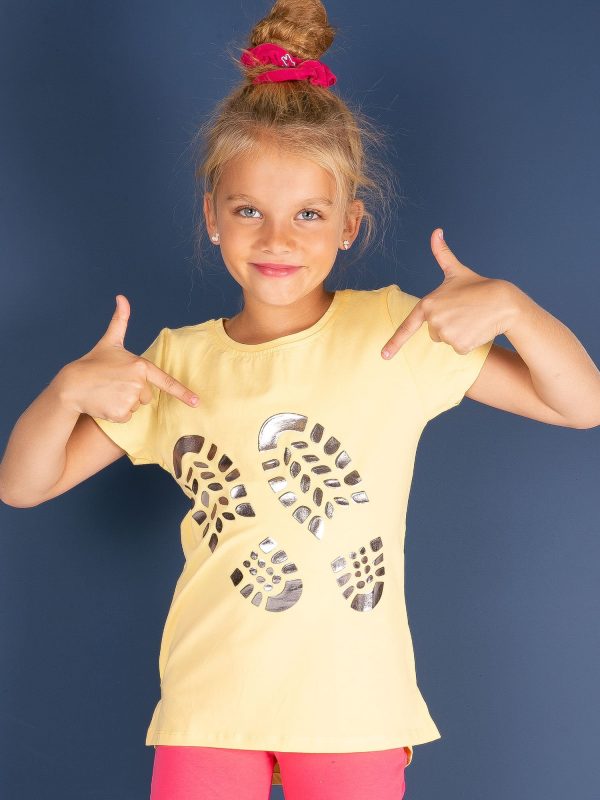 Wholesale Yellow girl t-shirt with shoe print