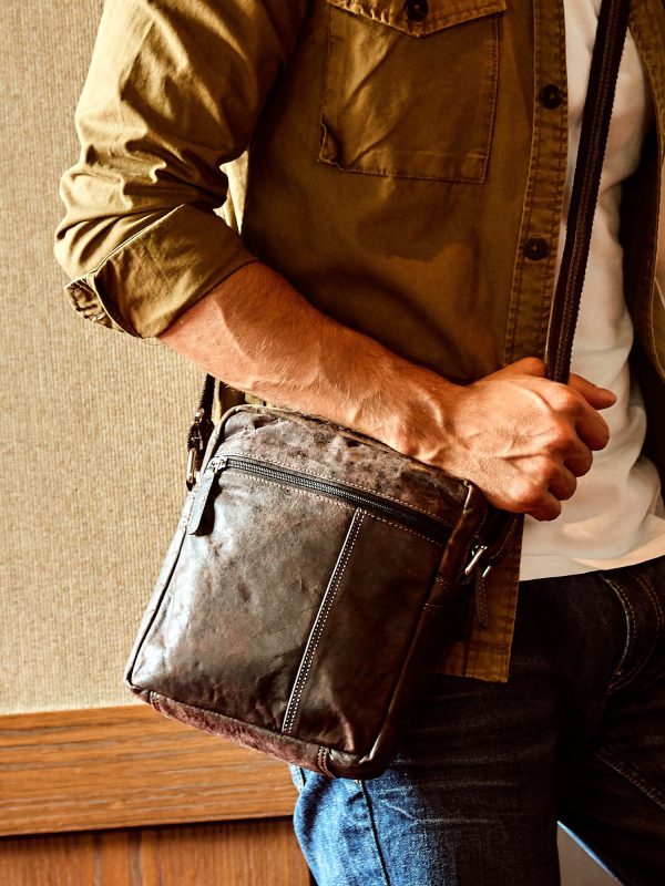 Wholesale Dark brown men's bag with abrasions