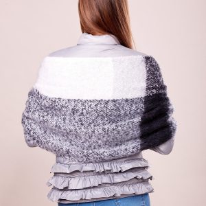 Wholesale Gray-black winter shawl with geometric pattern