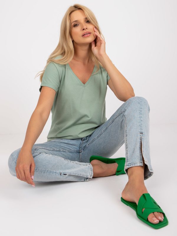 Wholesale Pistachio basic t-shirt with V neckline Emory